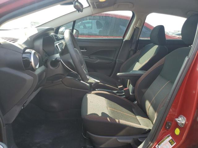  NISSAN VERSA 2021 Czerwony