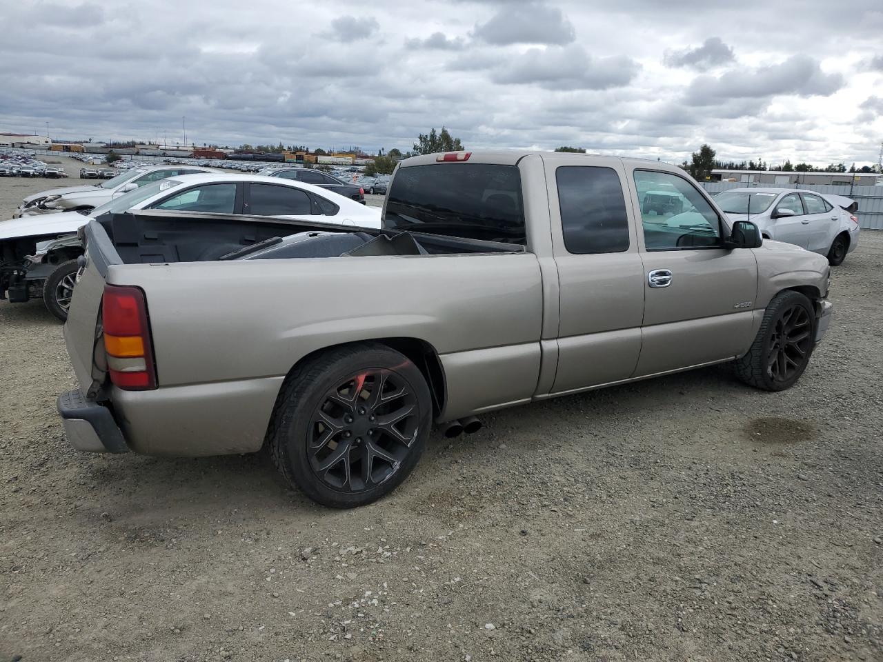 2001 Chevrolet Silverado - Image 3