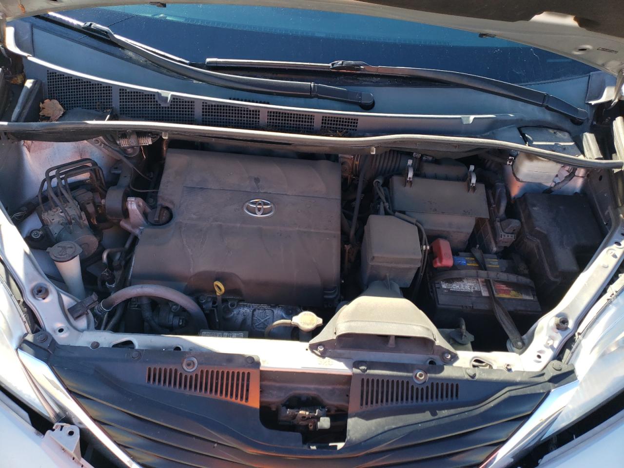 2014 Toyota Sienna - Image 12