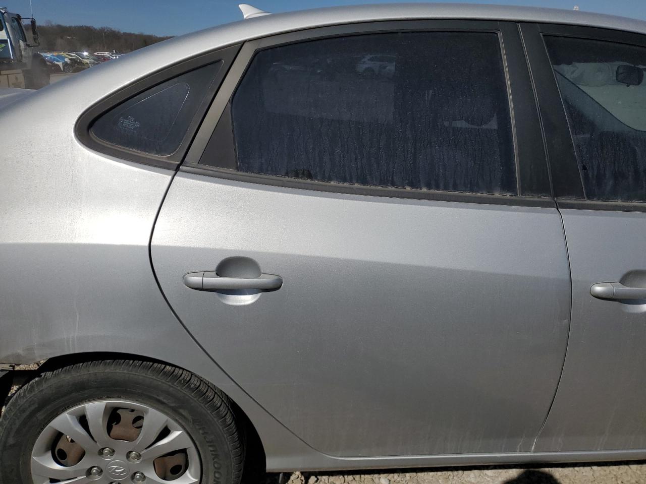 2010 Hyundai Elantra - Image 10