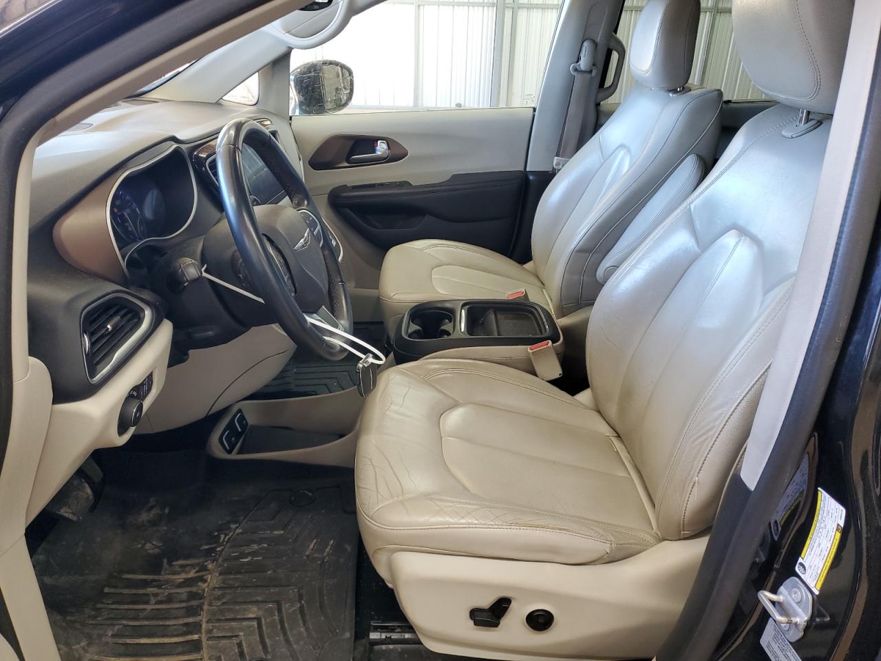 2017 Chrysler Pacifica - Image 7