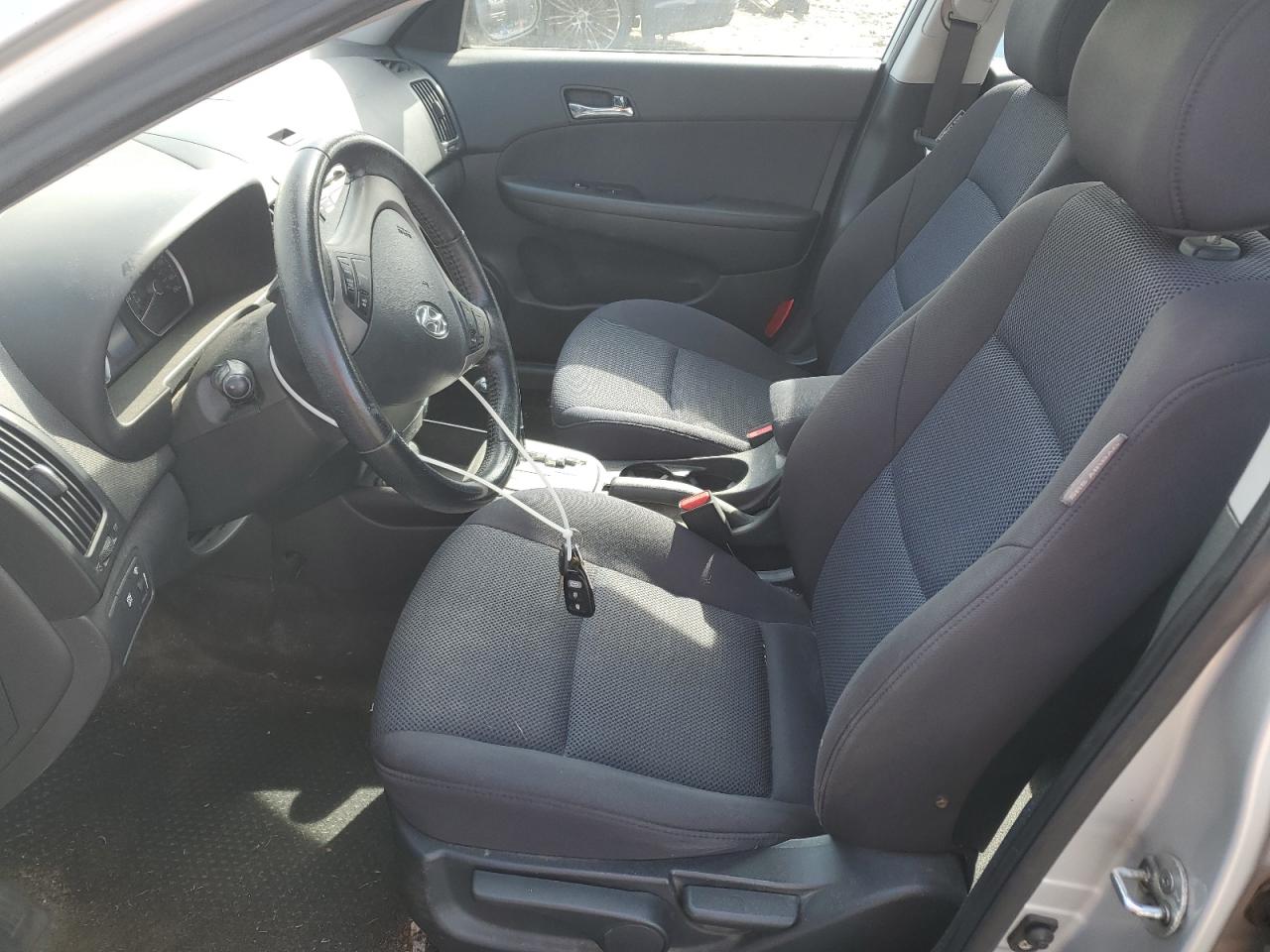 2010 Hyundai Elantra - Image 7