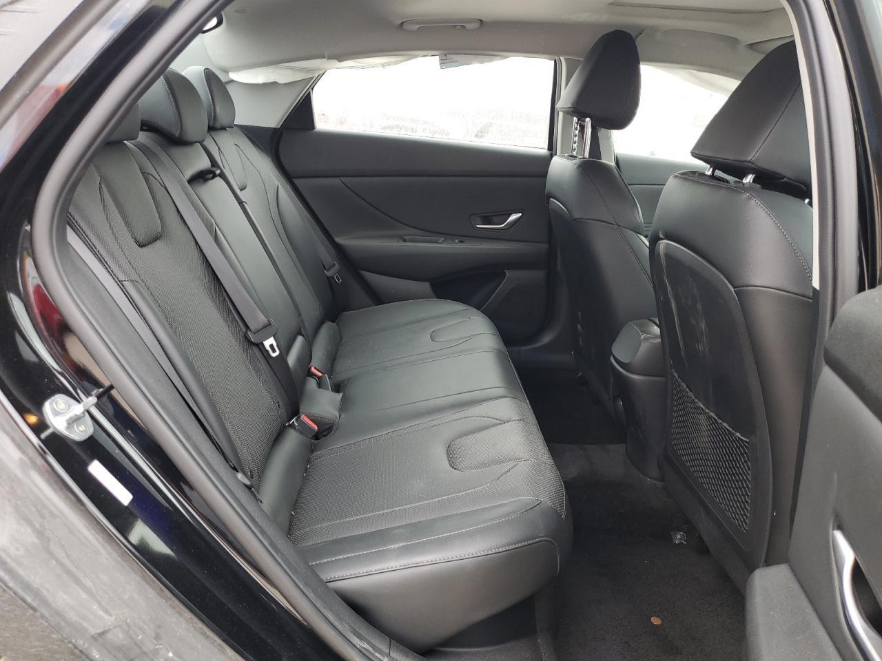 2022 Hyundai Elantra - Image 10