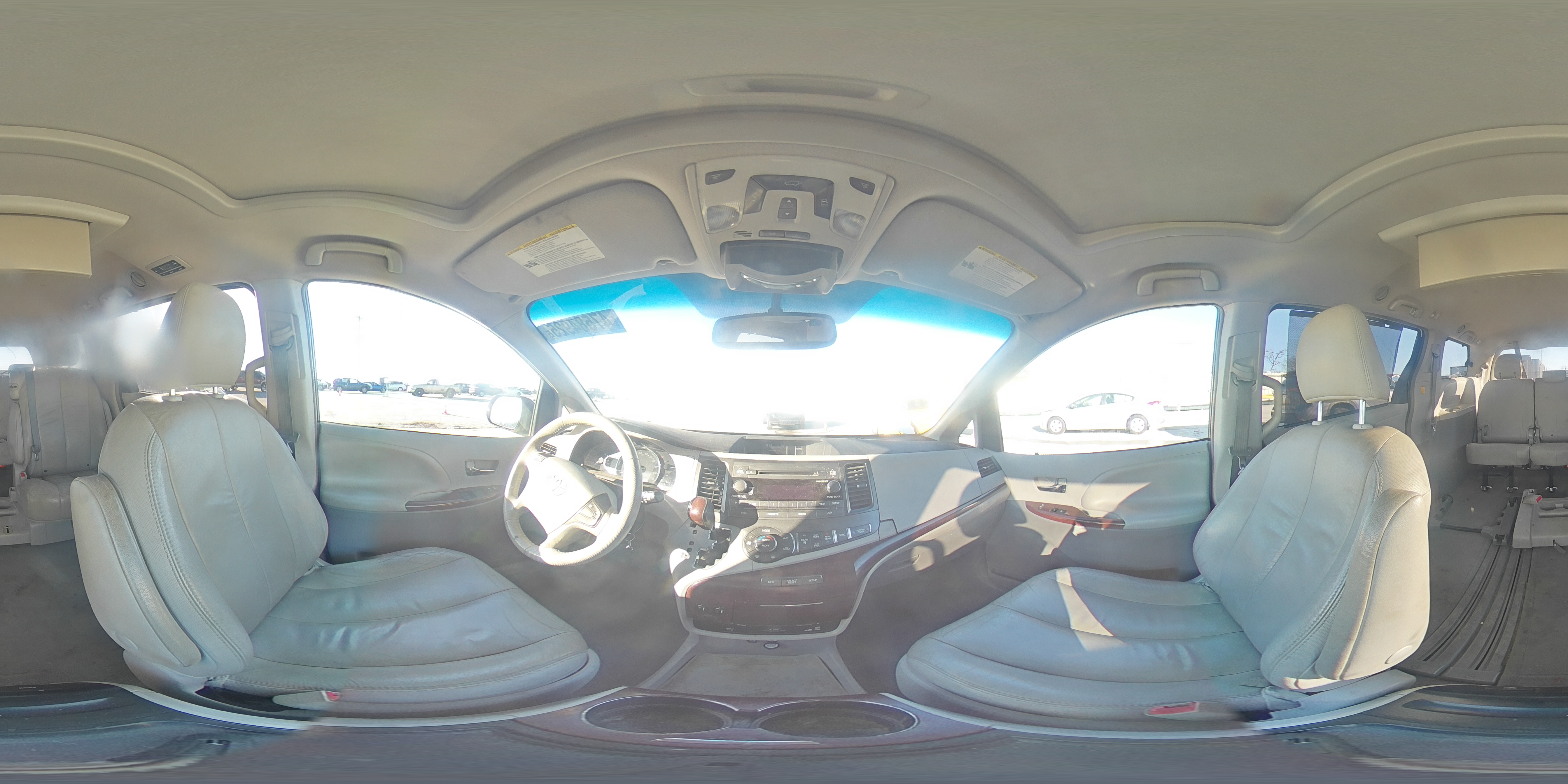 2012 Toyota Sienna - Image 15