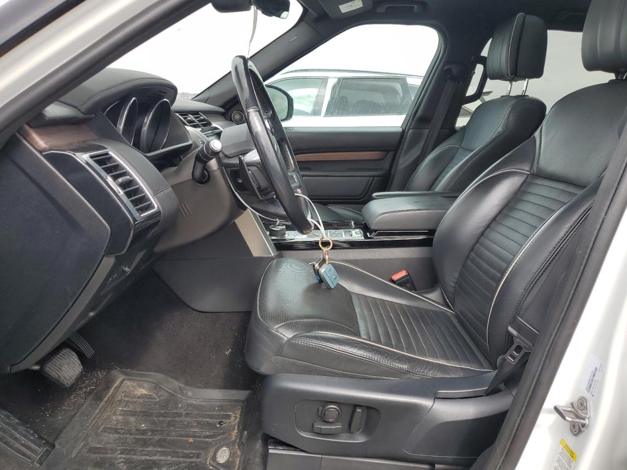 2017 Land Rover Discovery - Image 7