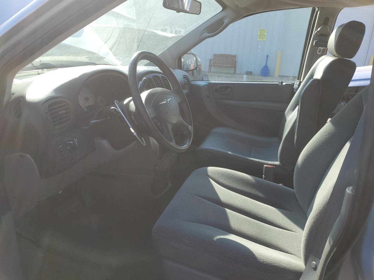 2005 Chrysler Town & Country - Image 7