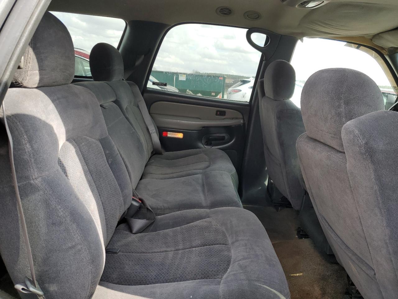 2002 Chevrolet Tahoe - Image 12