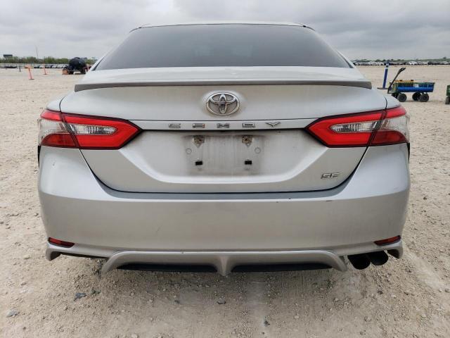  TOYOTA CAMRY 2018 Srebrny