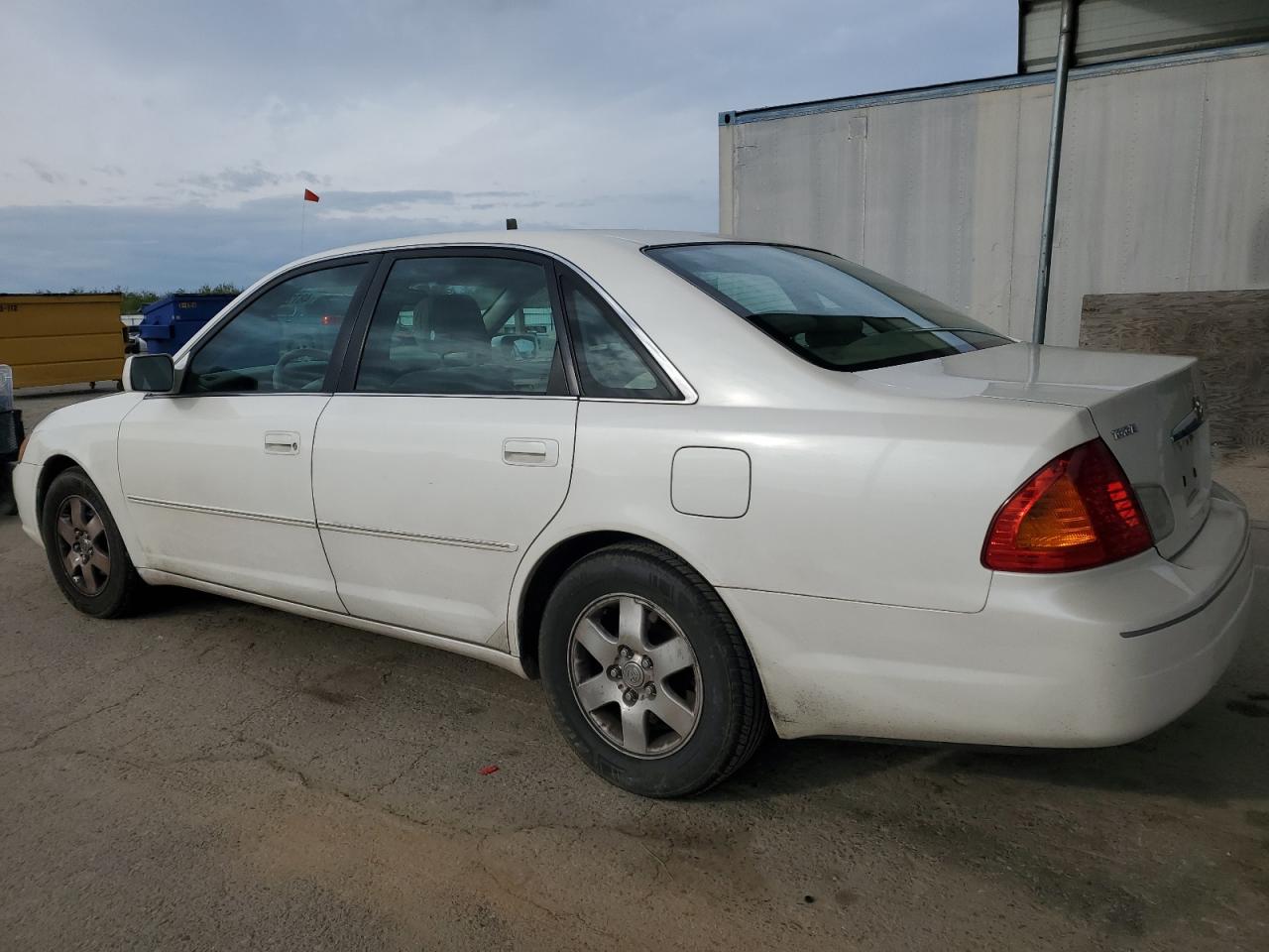 2001 Toyota Avalon - Image 2