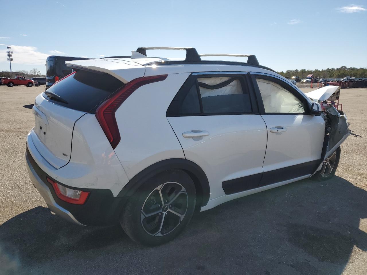 2023 Kia Niro - Image 3