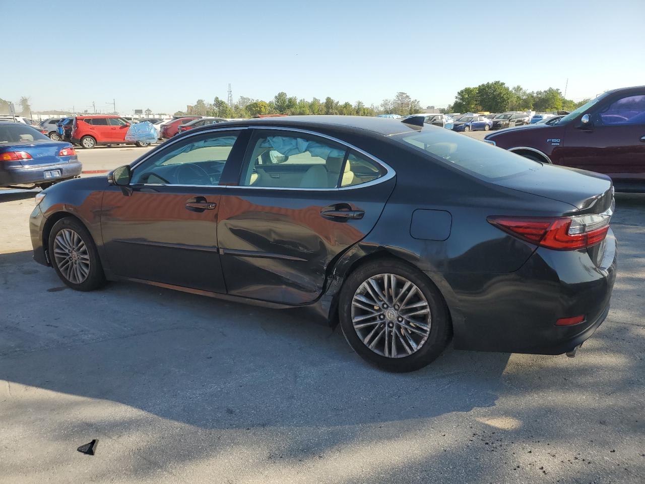 2016 Lexus ES - Image 2