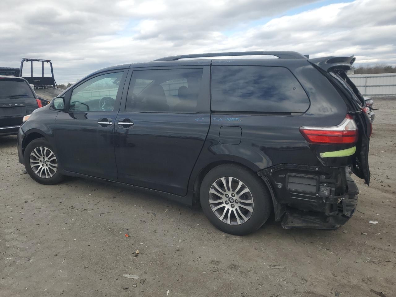 2020 Toyota Sienna - Image 2
