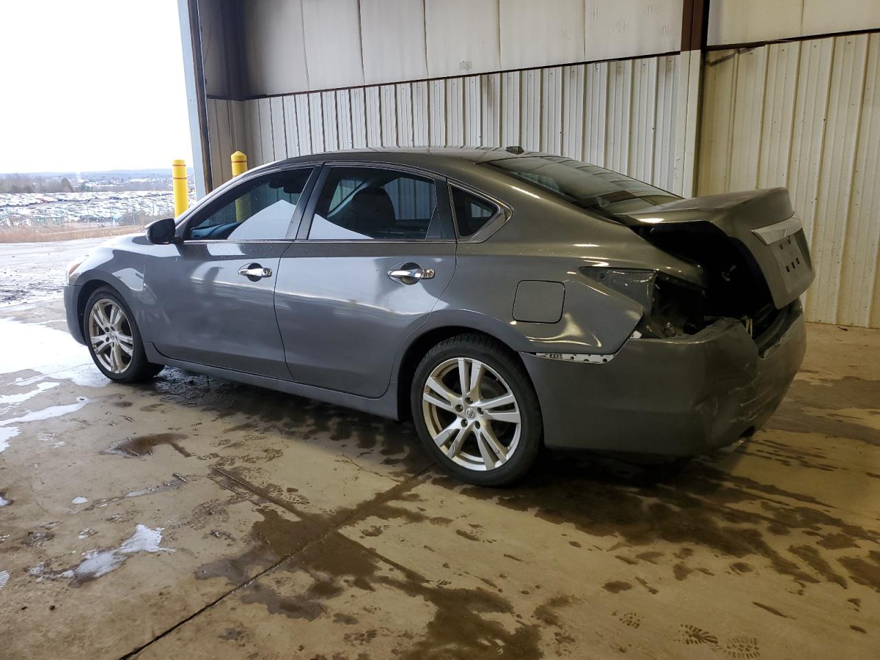 2015 Nissan Altima - Image 2