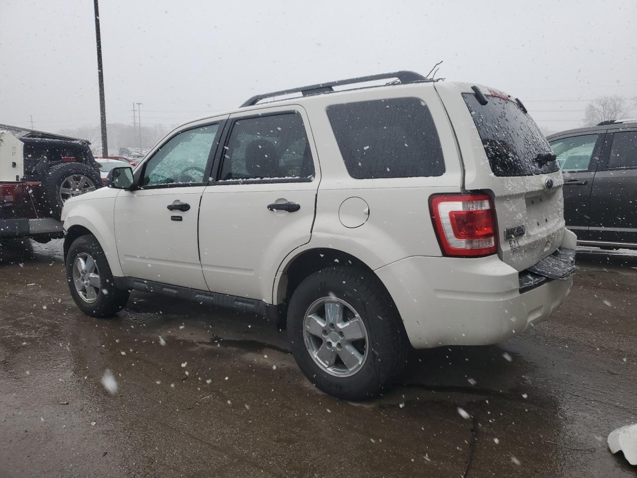 2010 Ford Escape - Image 2