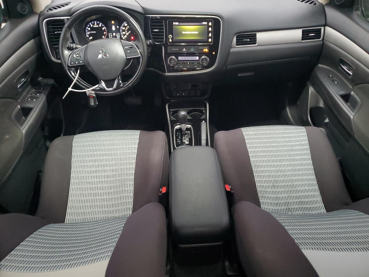 2018 Mitsubishi Outlander - Image 8