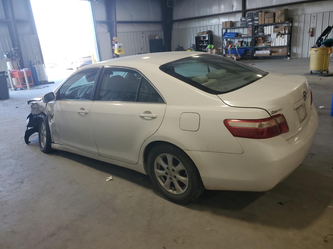 2009 Toyota Camry - Image 2