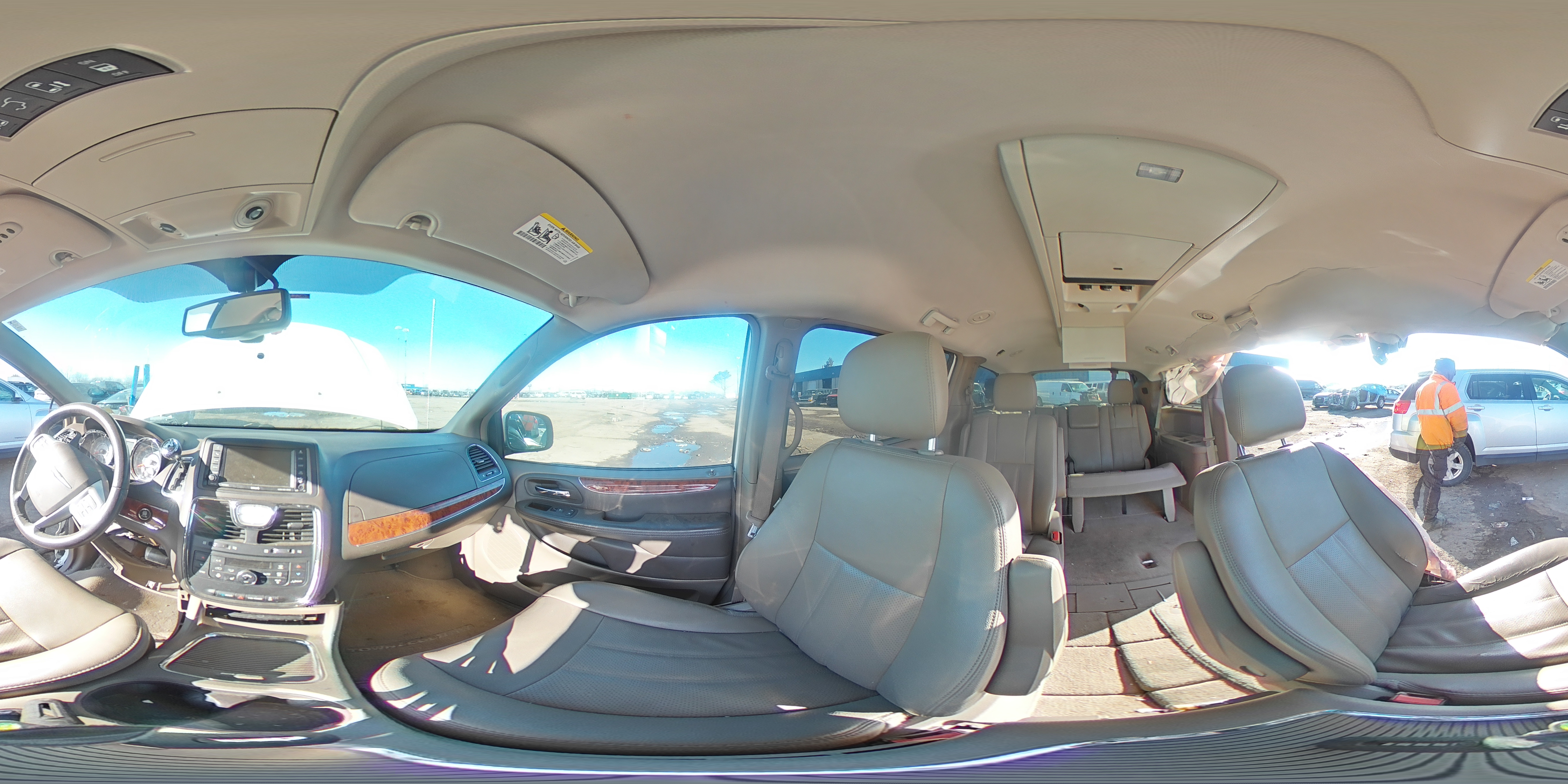 2015 Chrysler Town & Country - Image 13