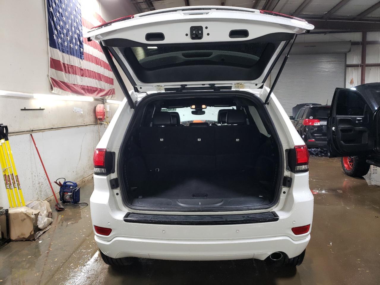 2018 Jeep Grand Cherokee - Image 6