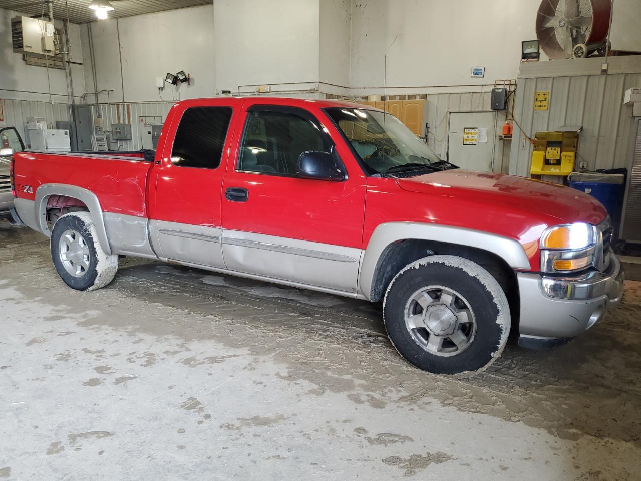 2005 GMC Sierra - Image 4