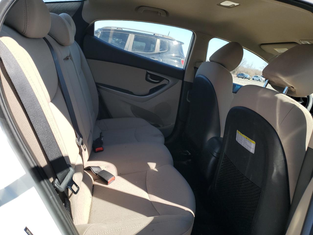 2016 Hyundai Elantra - Image 10