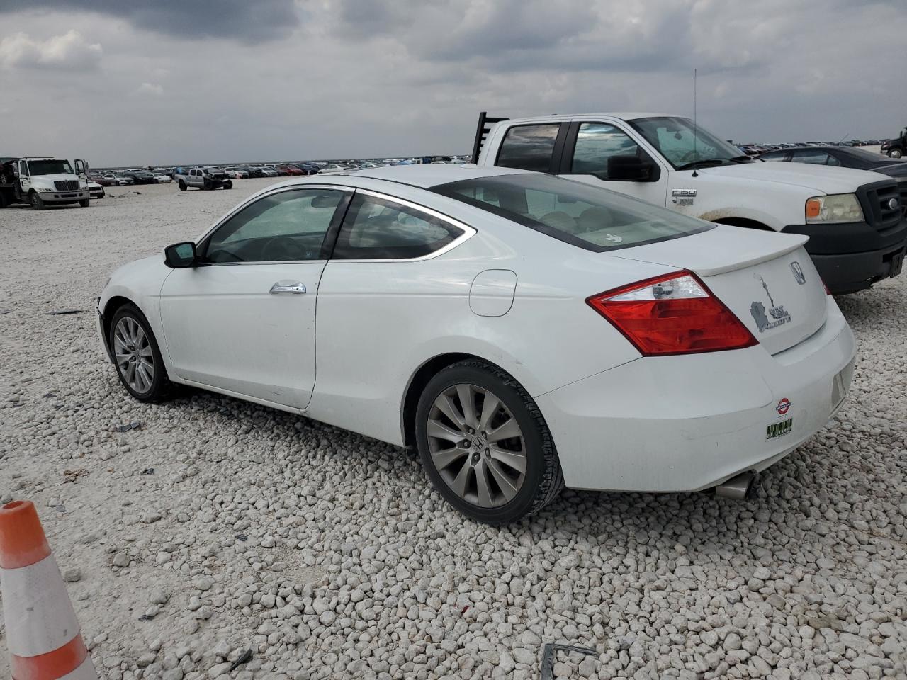2010 Honda Accord - Image 2