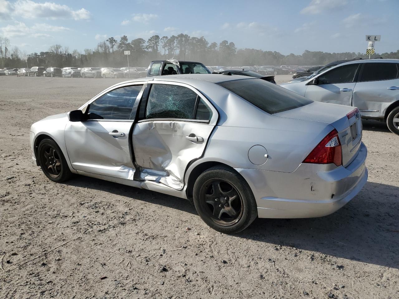 2011 Ford Fusion - Image 2