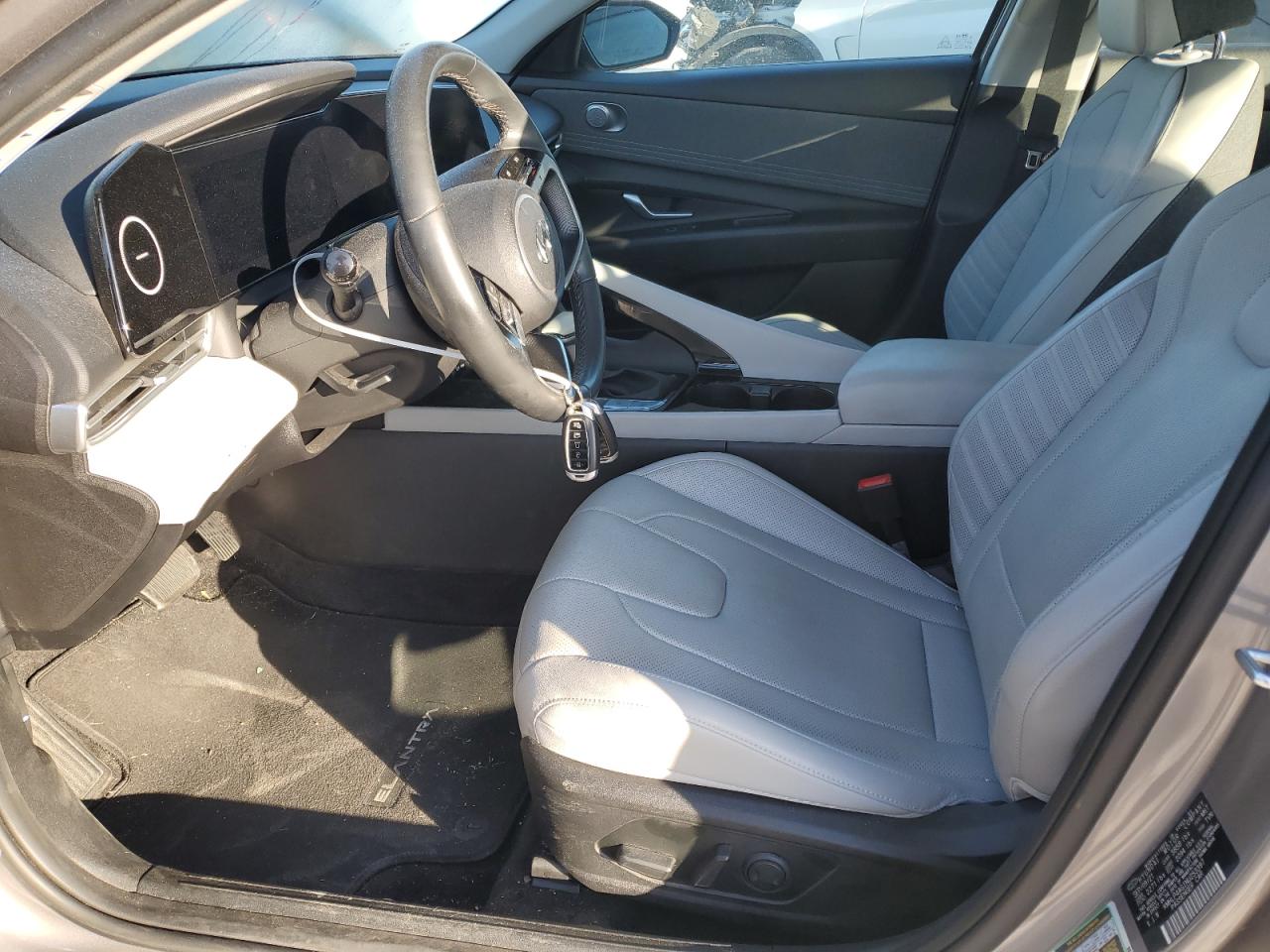 2022 Hyundai Elantra - Image 7