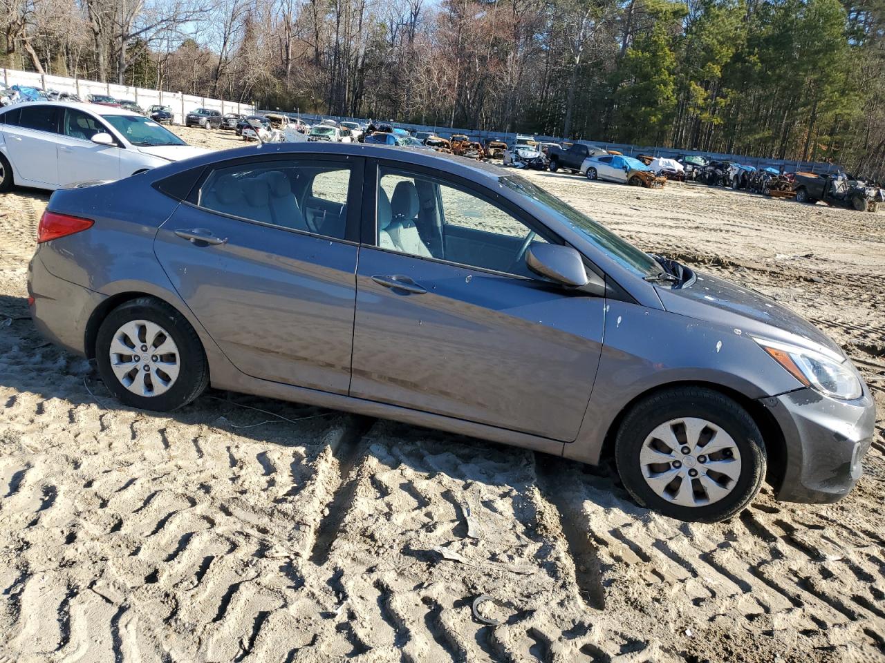 2015 Hyundai Accent - Image 4