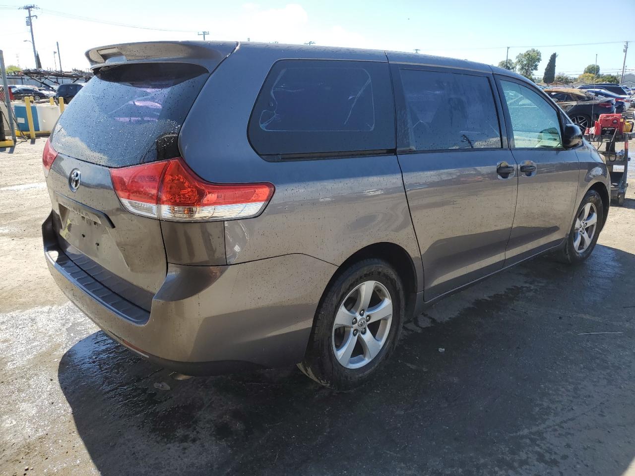 2011 Toyota Sienna - Image 3