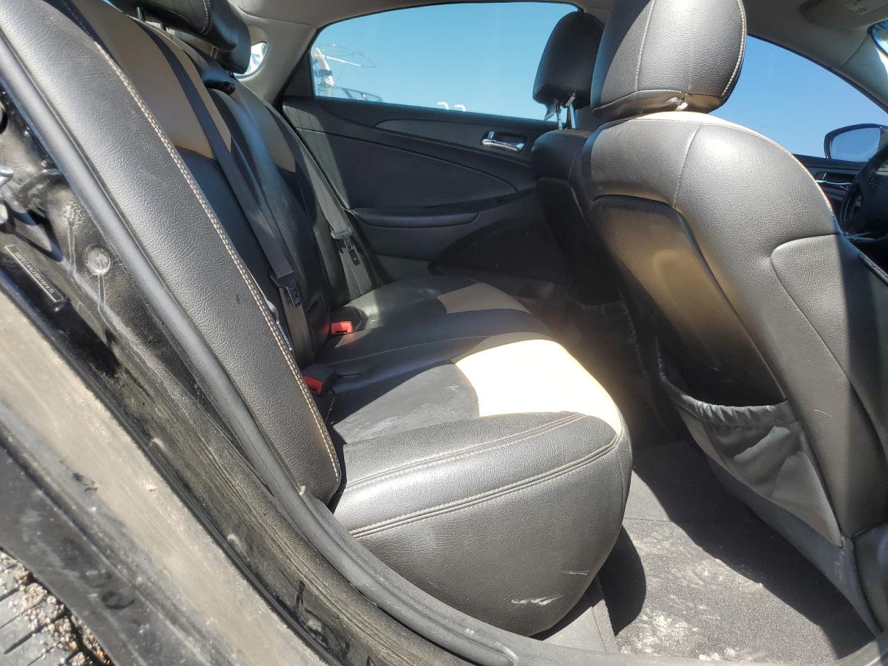 2011 Hyundai Sonata - Image 10