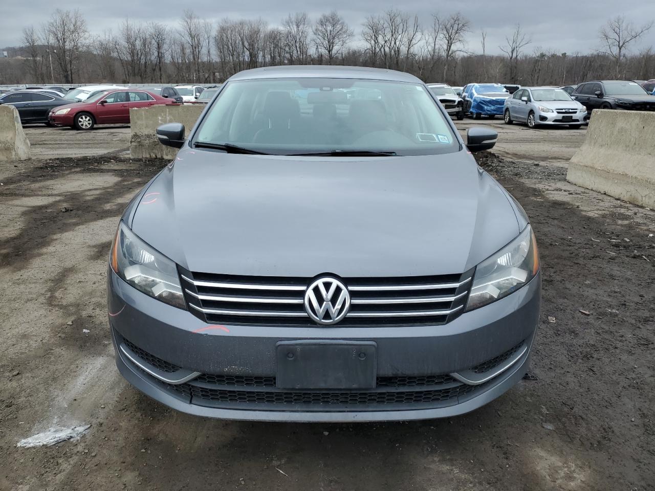 2014 Volkswagen Passat - Image 5