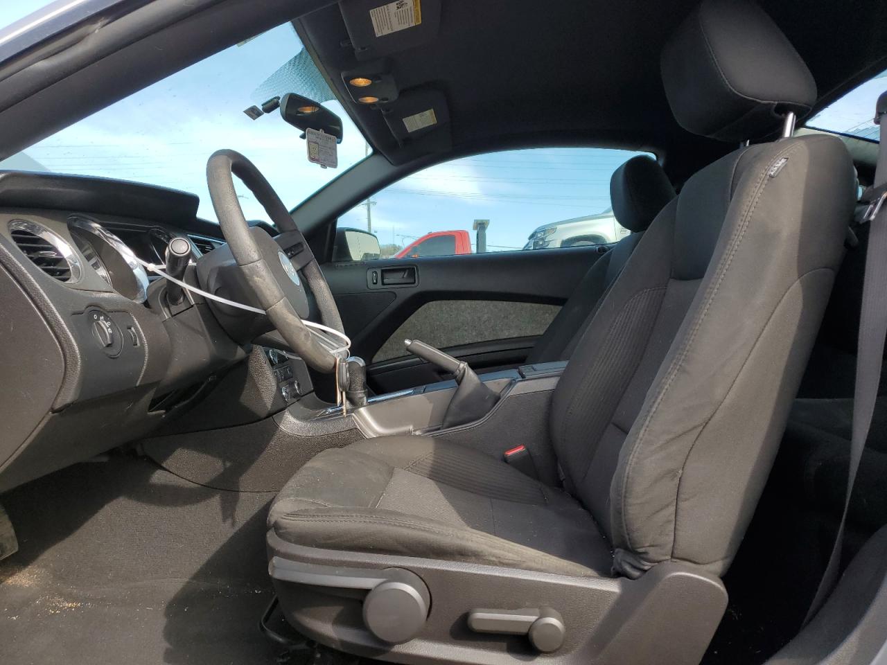 2010 Ford Mustang - Image 7