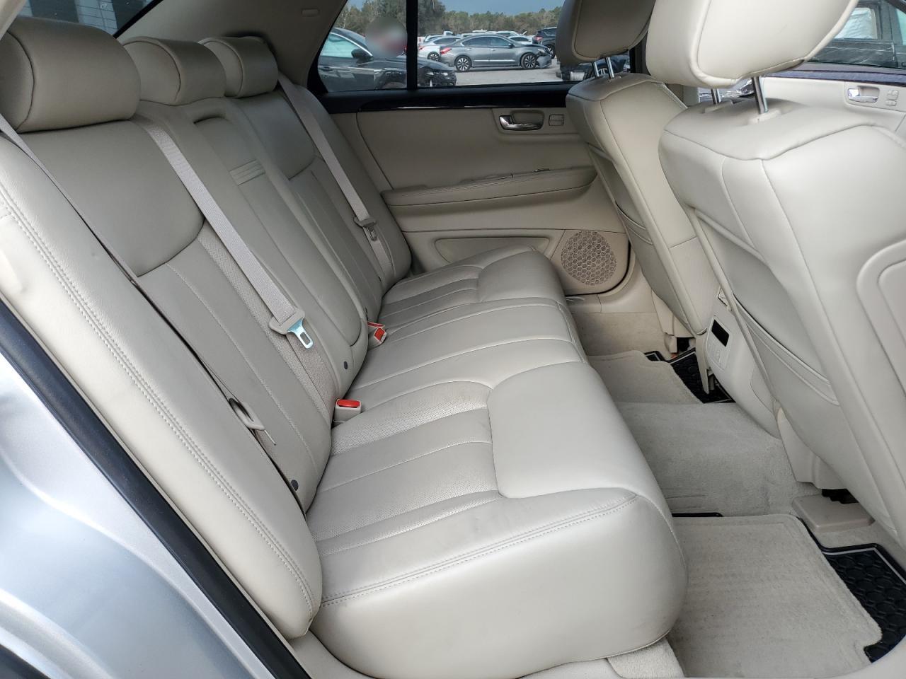 2011 Cadillac DTS - Image 11