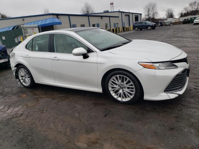 TOYOTA CAMRY 2019 Белы