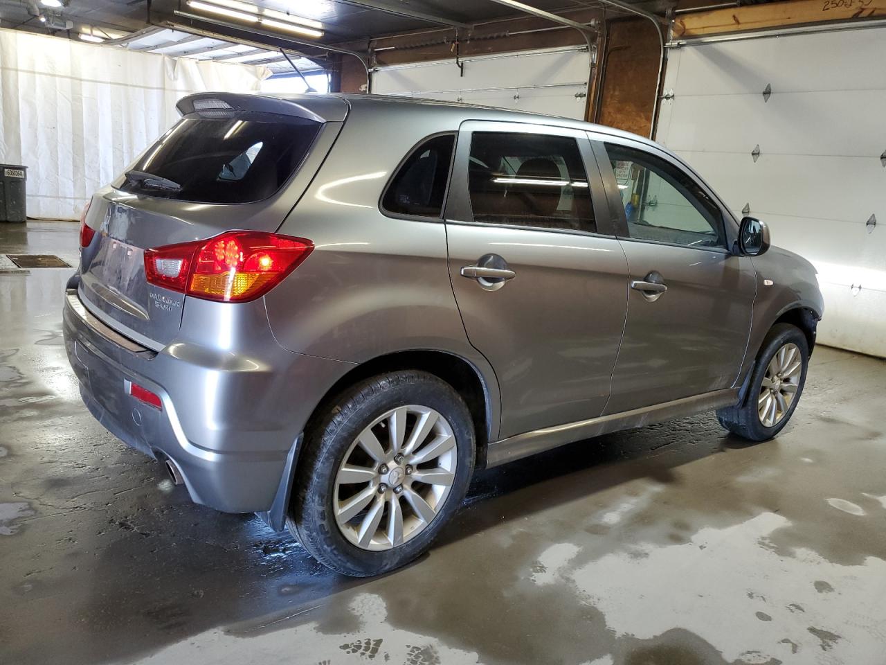 2011 Mitsubishi Outlander - Image 3