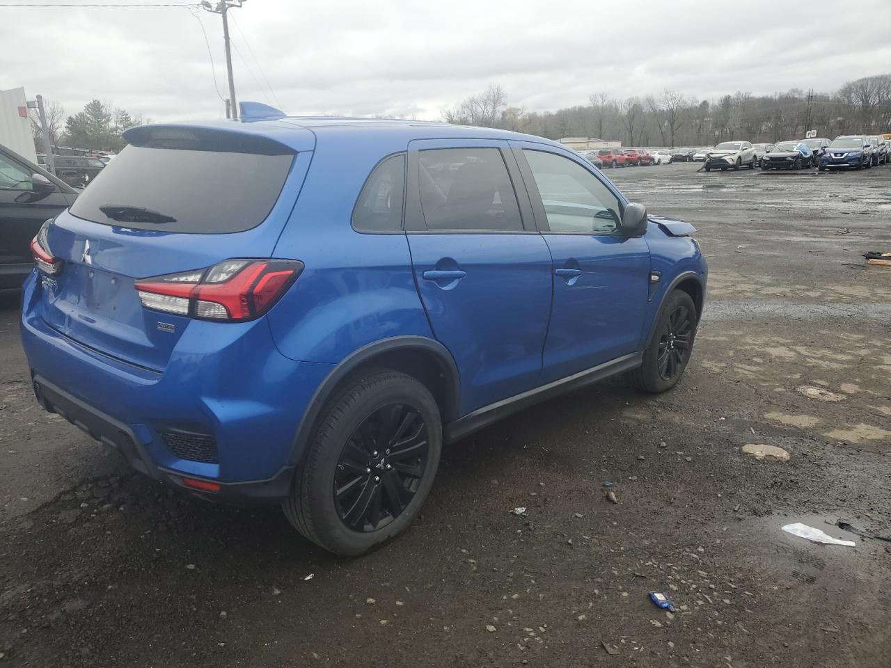 2021 Mitsubishi Outlander - Image 3