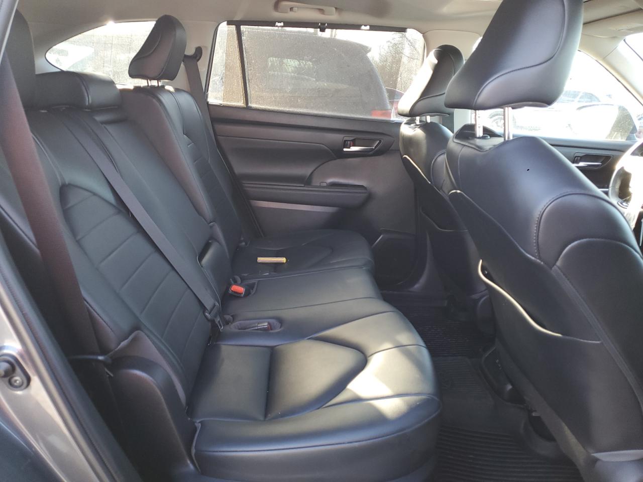 2020 Toyota Highlander - Image 11
