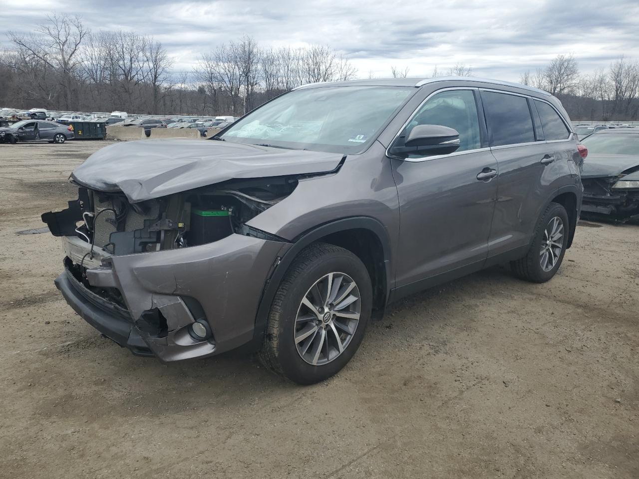 2019 Toyota Highlander - Image 1