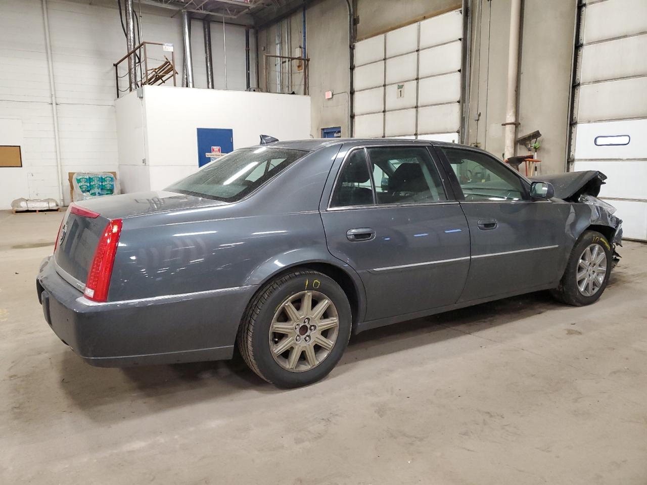 2011 Cadillac DTS - Image 3