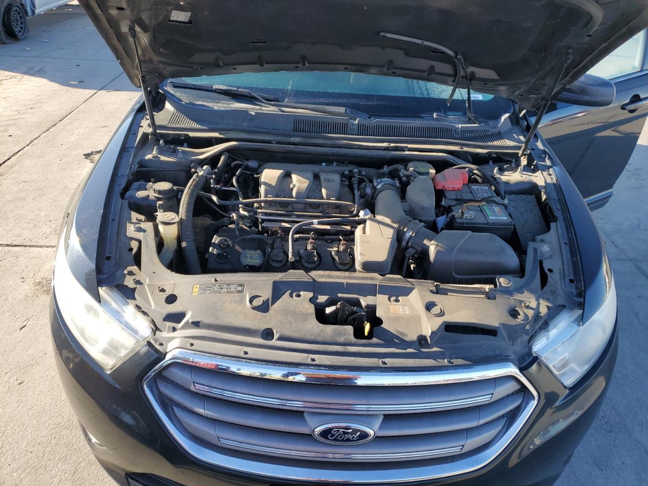 2014 Ford Taurus - Image 11