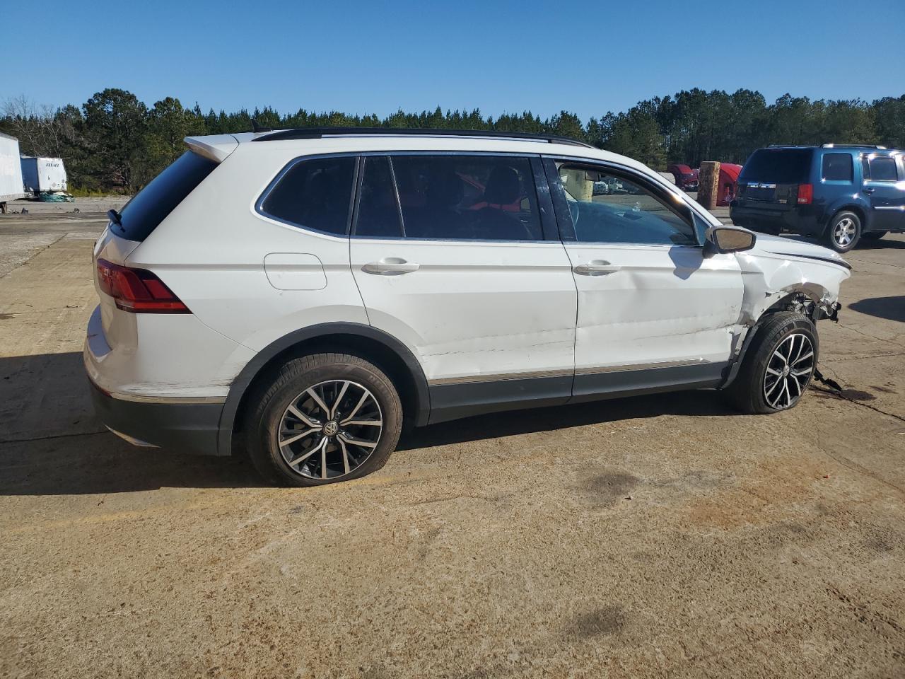 2021 Volkswagen Tiguan - Image 3