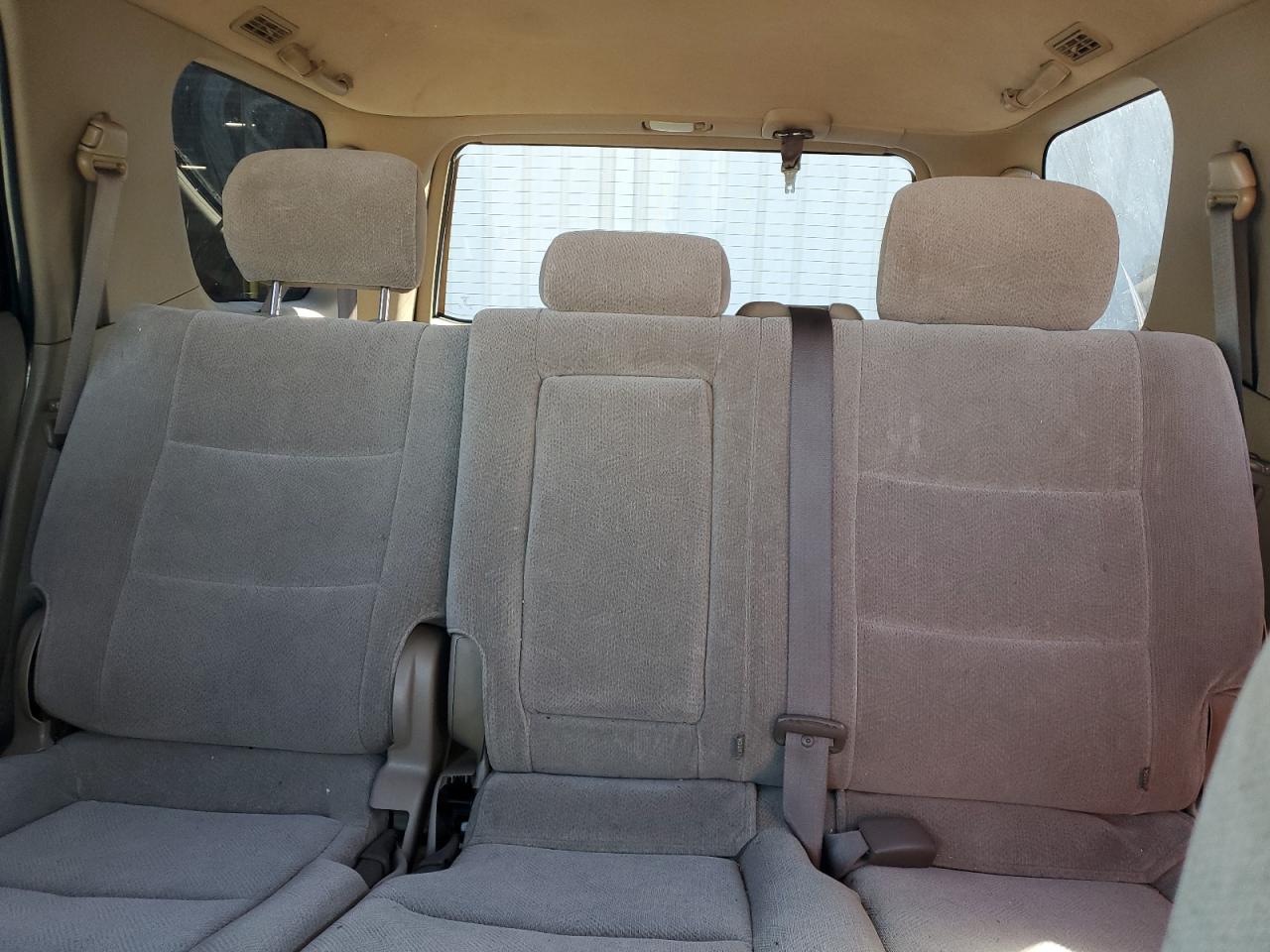 2003 Toyota Sequoia - Image 10
