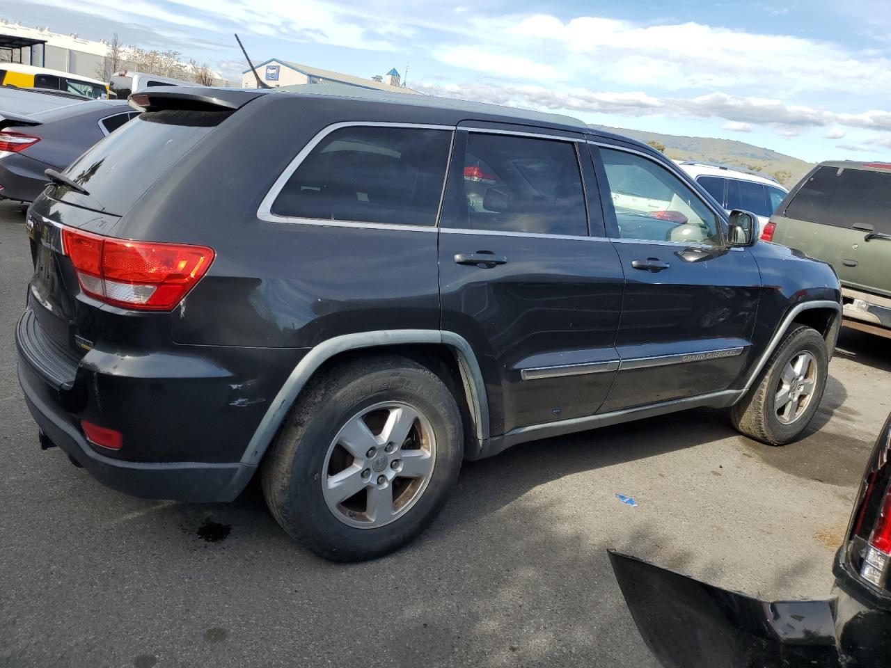 2011 Jeep Grand Cherokee - Image 3