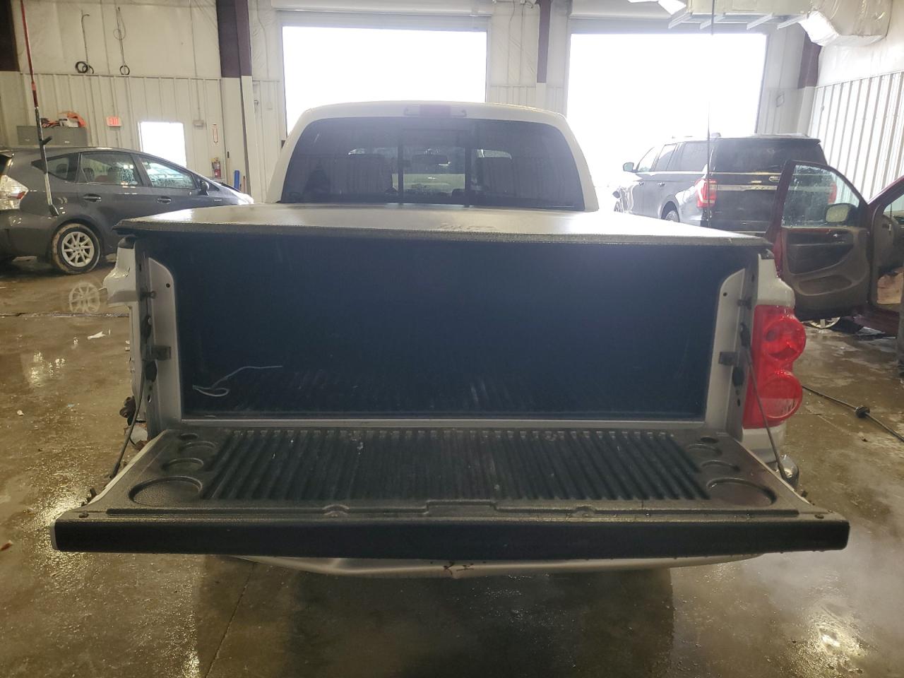 2011 Dodge Dakota - Image 6