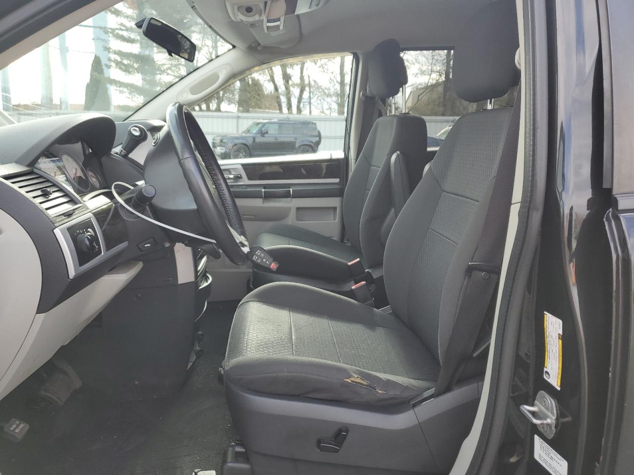 2010 Dodge Caravan - Image 7