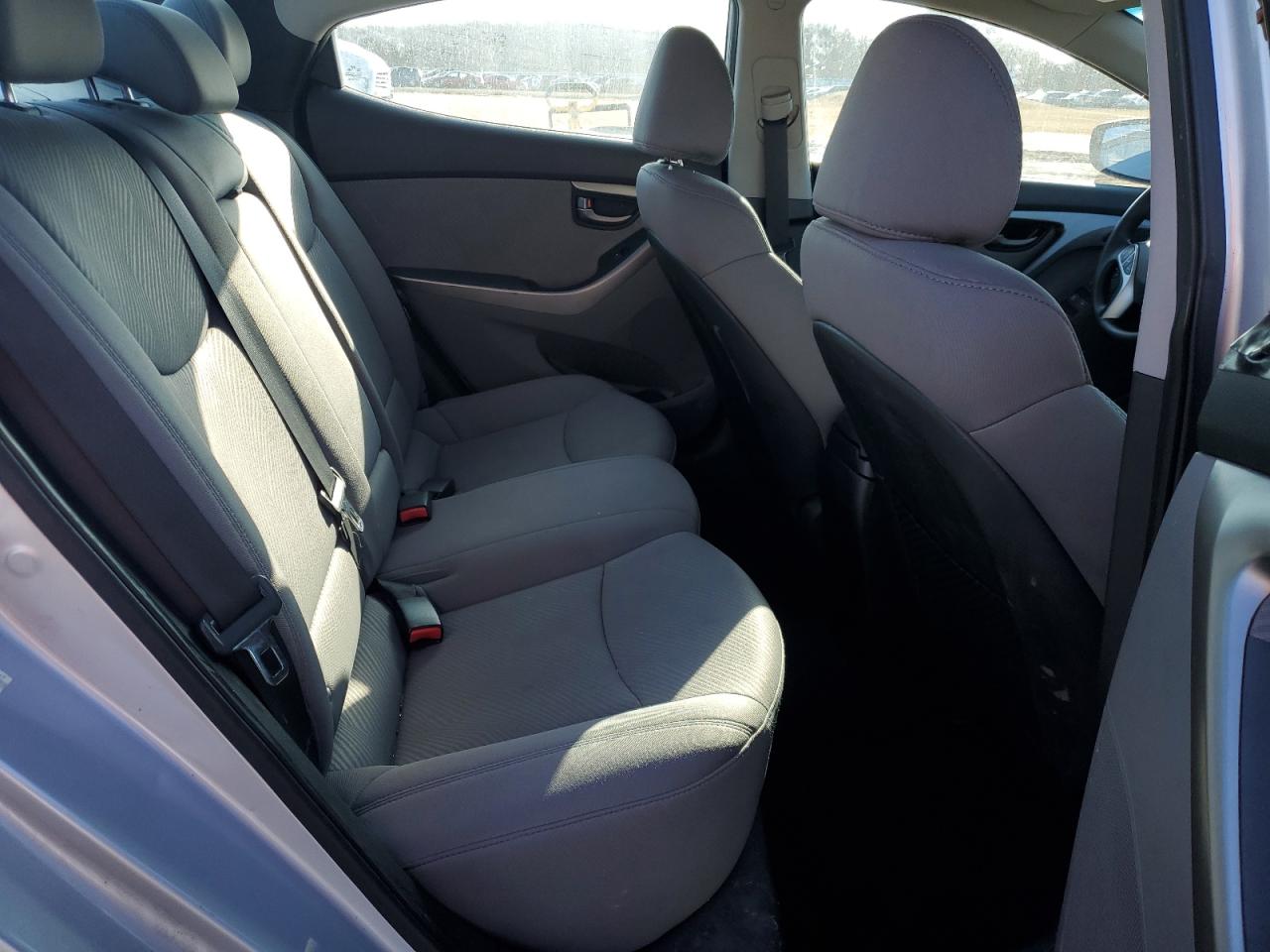 2011 Hyundai Elantra - Image 10
