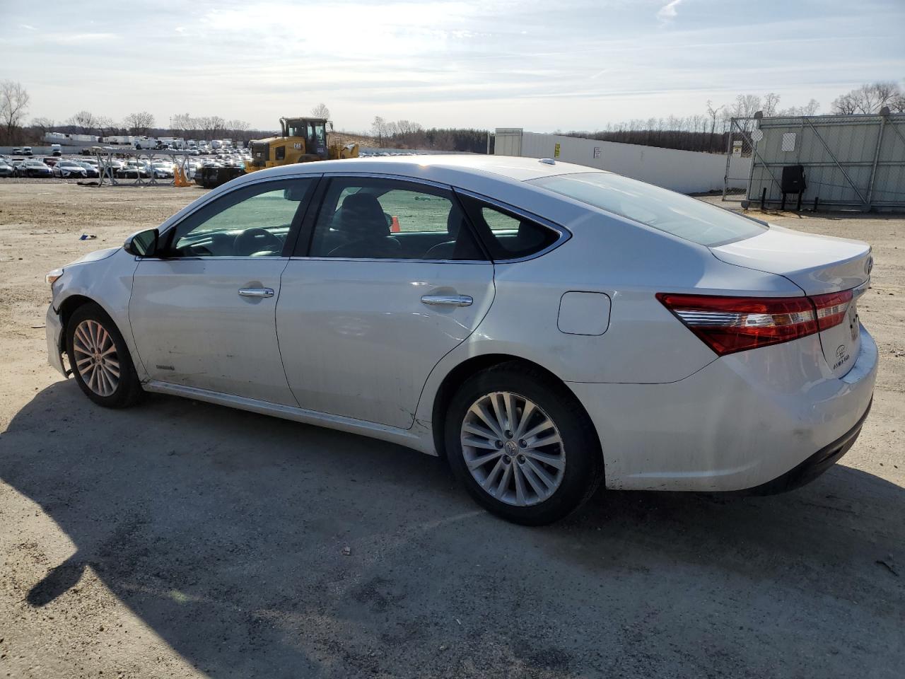 2014 Toyota Avalon - Image 2