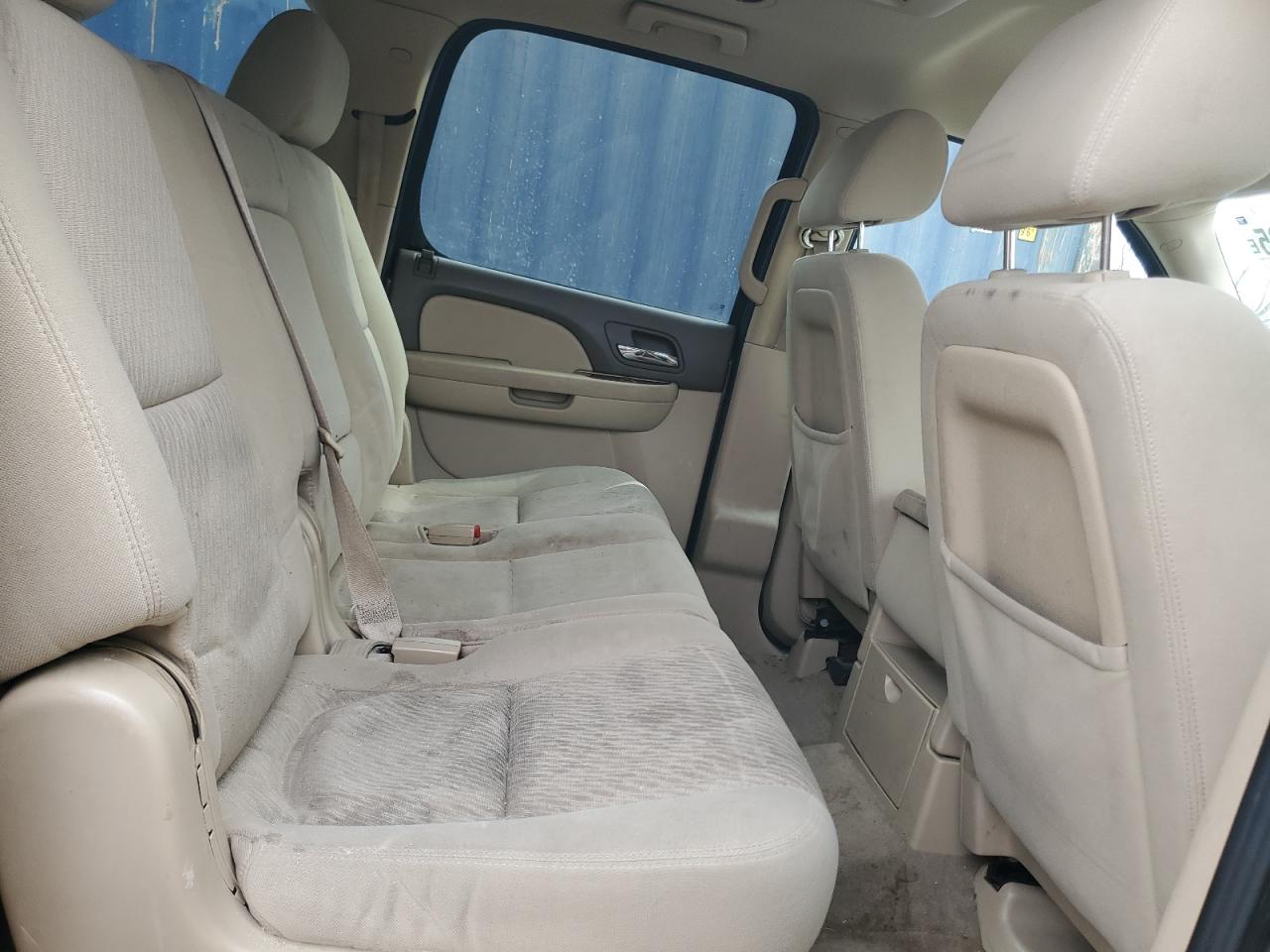 2011 Chevrolet Suburban - Image 11