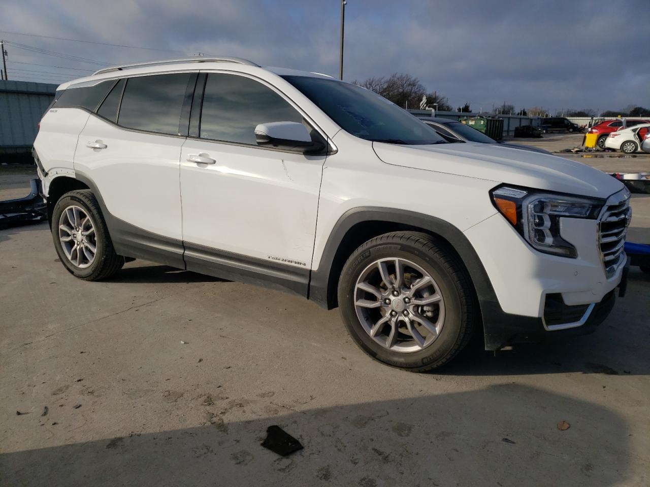 2022 GMC Terrain - Image 4