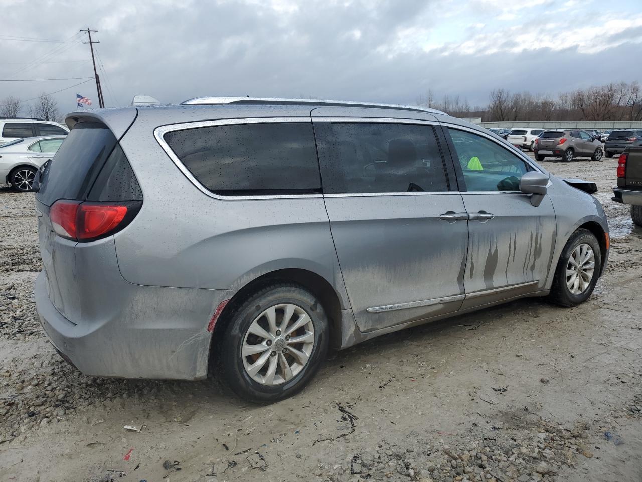 2018 Chrysler Pacifica - Image 3